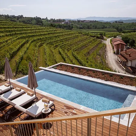 Posestvo Scurek Wine Panzió Dobrovo