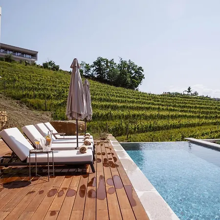 Couette-café Posestvo Scurek Wine Dobrovo