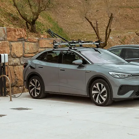 Posestvo Scurek Wine Couette-café Dobrovo